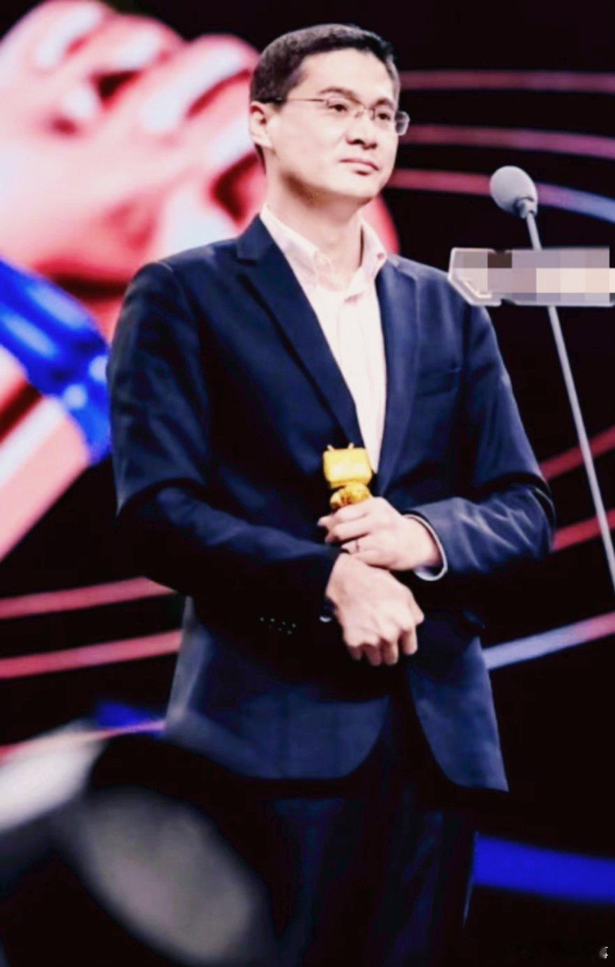 罗翔连续6年上榜百大UP主六年百大的含金量拉满！这份长久的坚持，是对热爱的最好