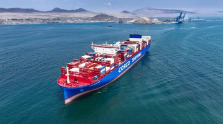 为什么中国的贸易顺差已经1万亿美元了，但外贸企业却还一批又一批地倒闭？这么说吧，