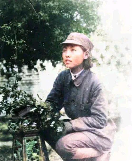 她被誉为八路军中的第一美女，原本能够成为大将夫人，却因嫁给代师长，遭遇令人惋惜的