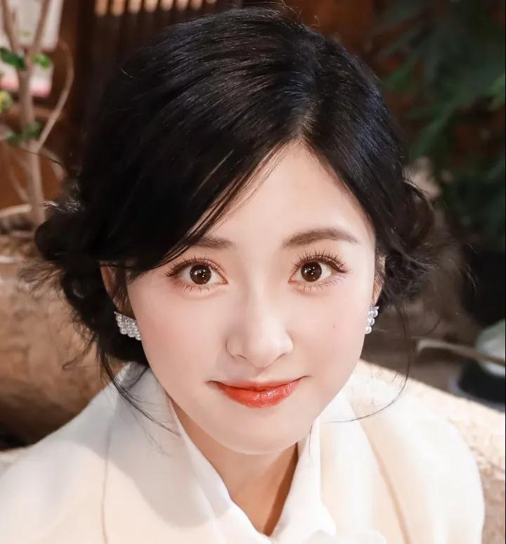 命运这东西真难评，就说沈月，估计她自己做梦都想不到，因为王鹤棣一句不舒服的言论