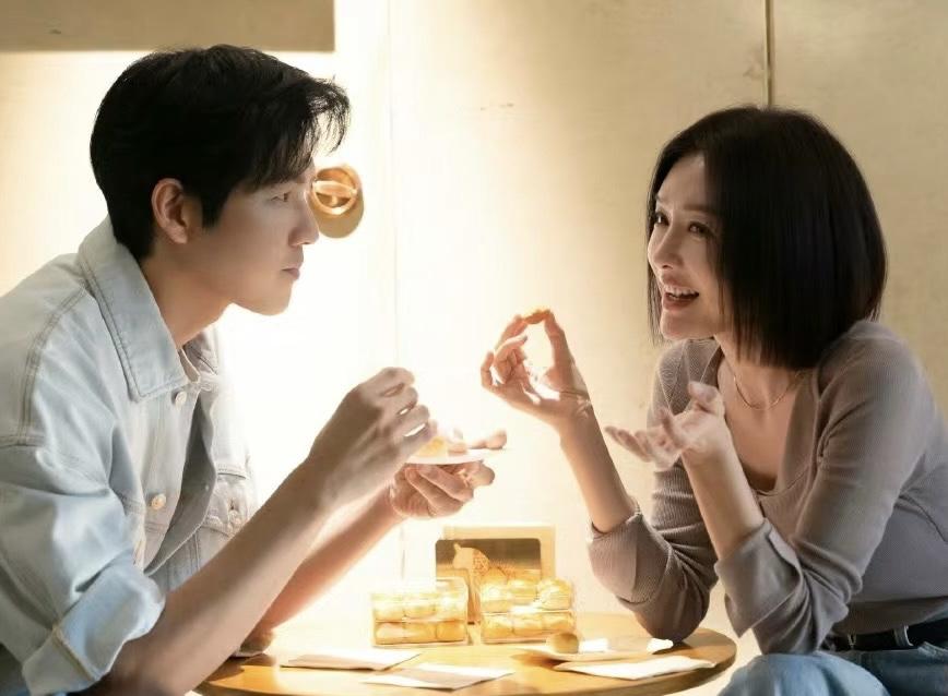 51岁的钟汉良，46岁的秦岚，两人剧照一出来，就有网友说加起来快100岁