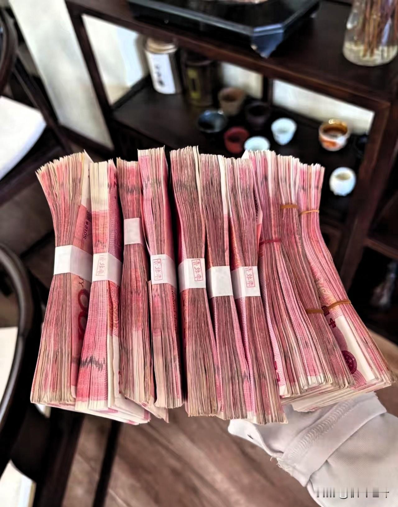 发现没？一个打工人，只要你有超过10万存款并且不需要还车贷房贷你的日子不