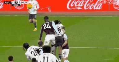 我先来！曼联太冤了，但输的不冤，维拉的主场曼城来了也啃不下。曼联最后这个禁区内