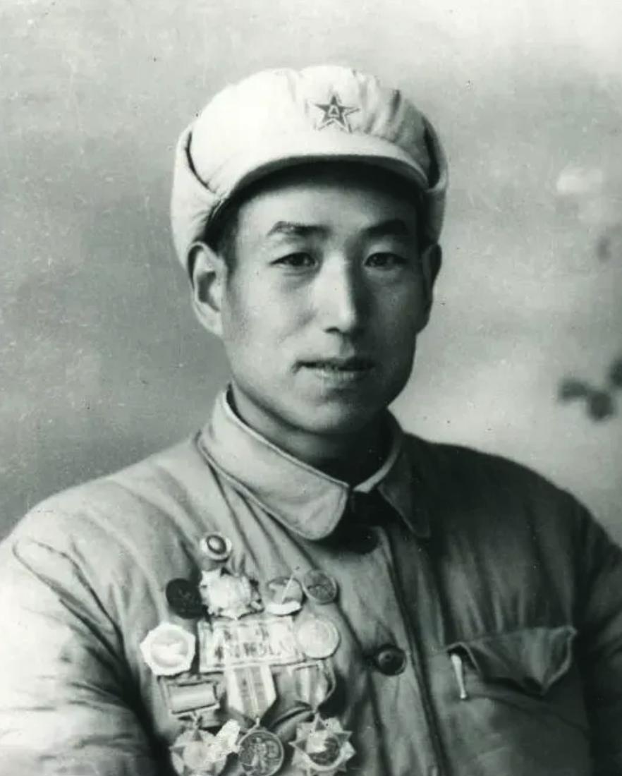 1951年，4名志愿军摸到美军阵地抓俘虏，谁知一个战士不小心踩到了地雷，惊动了美