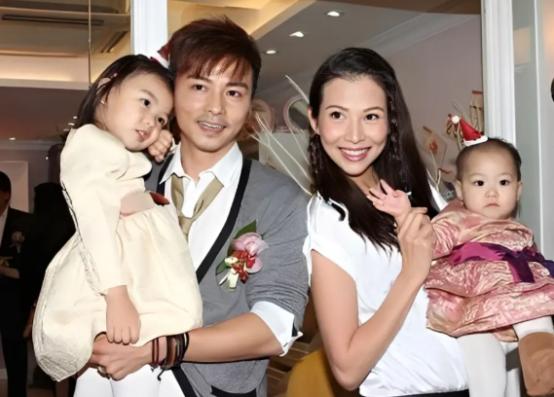 一次主持人问蔡少芬：“为什么你在香港住的地方这么不好，房子才80多平？”蔡少芬很