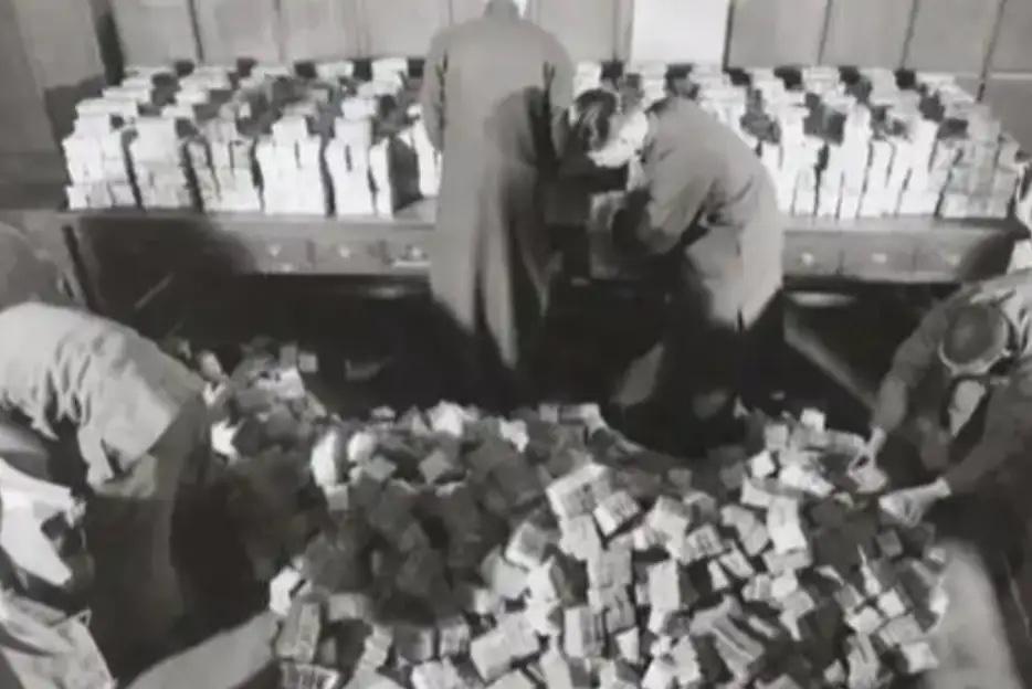 1949年，老蒋带着400万两黄金来到了台湾，400万两也就是125