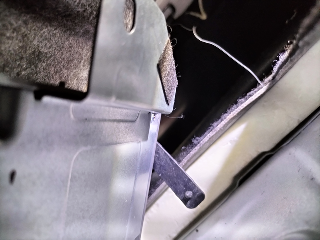 四代帝豪太神奇了设计师是超神了，把行车记录仪的内存卡设计在座位底下就算了，还留