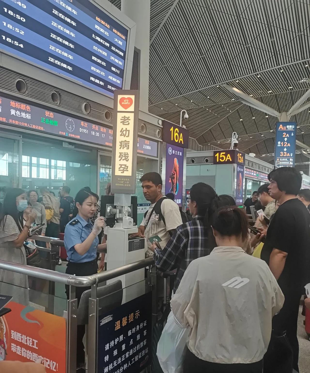 环西北有过好几回，体验过多个西北城市的实地生活感受，到了乌鲁木齐，感觉比喀什繁华
