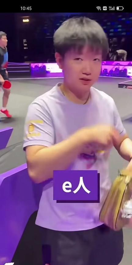 孙颖莎就是与众不同！有人问莎莎是i人还是e人。她回答是e人。当问到大迪时候