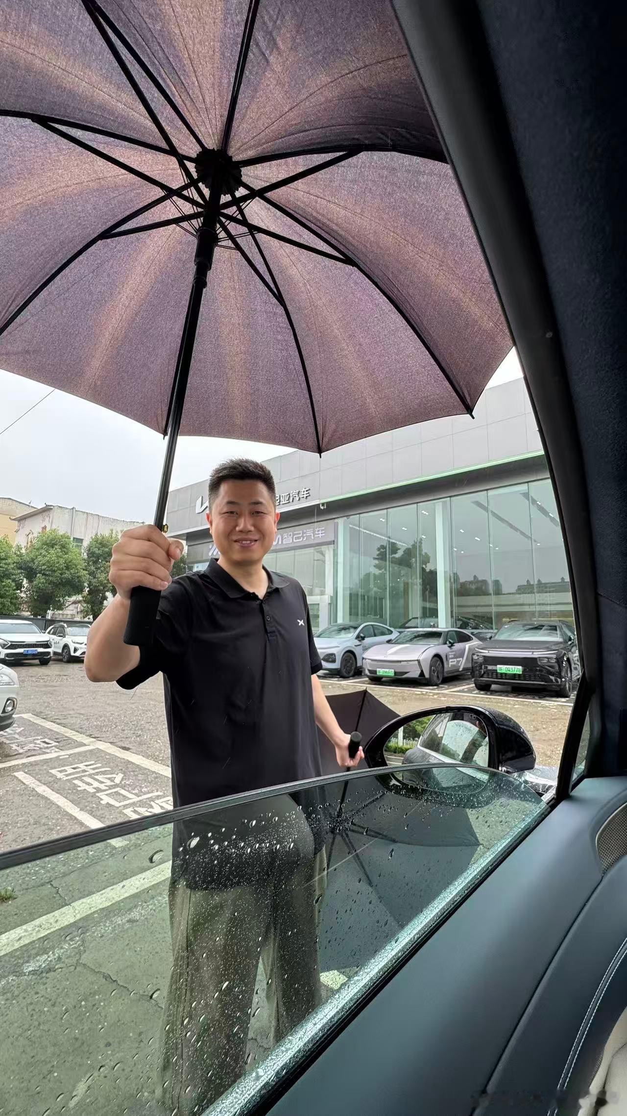 试驾小鹏GX，终于排上队了！服务是真到位！小鹏gx太火爆了