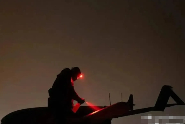原来是它出手了！据悉，乌克兰于7月5日凌晨出动无人机，经过长时间飞行，成功突破