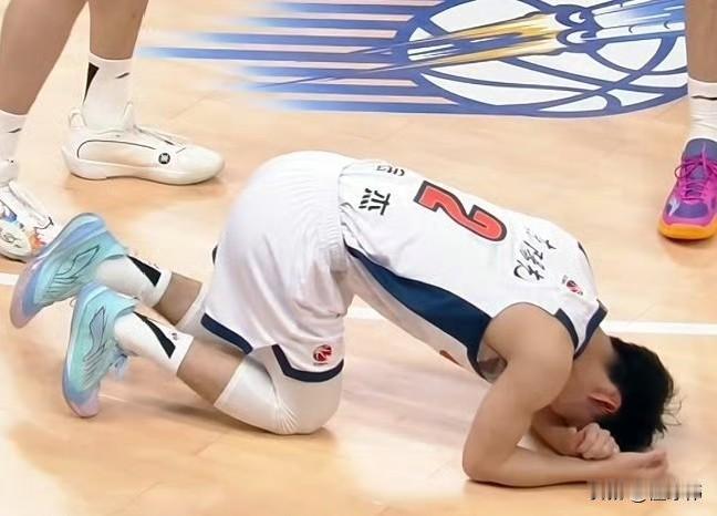 祝福徐杰！奎因谈徐杰：“相比于失利。”“徐杰的受伤才是我们最担心的。”