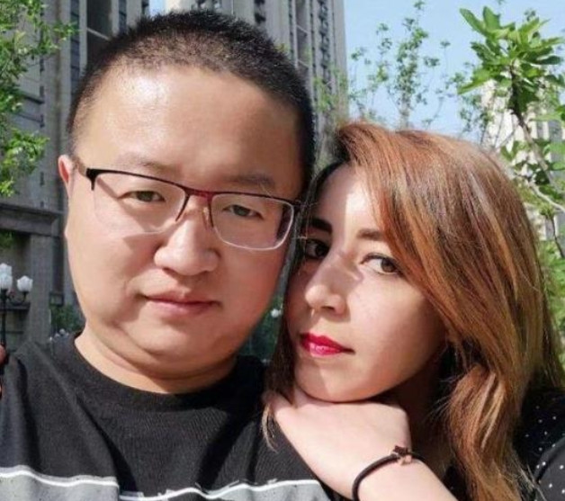 2018年，31岁农村小伙袁鹏，想娶非洲27岁富家女。岳父伸出一指晃了晃，表示彩