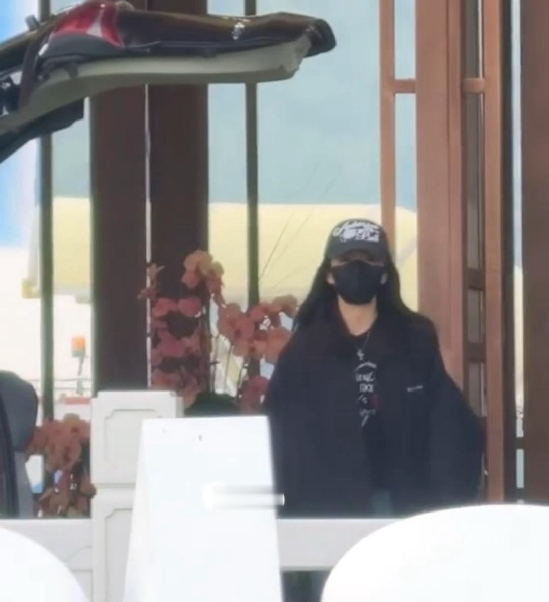 我萌萌的小手办跑着就出来和粉丝们打招呼了白梦妍怎么这么可爱