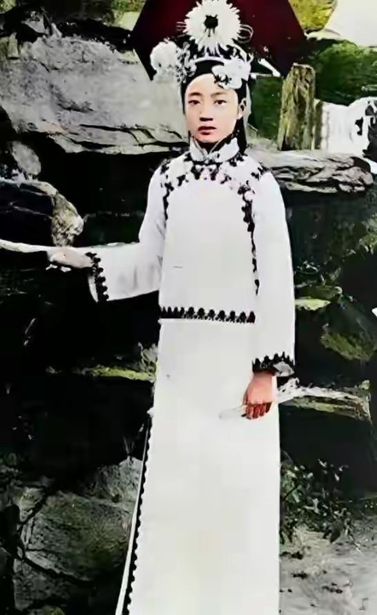 十四岁的婉容，颜值实属罕见，贵为皇后却红颜薄命，最终凄惨收场