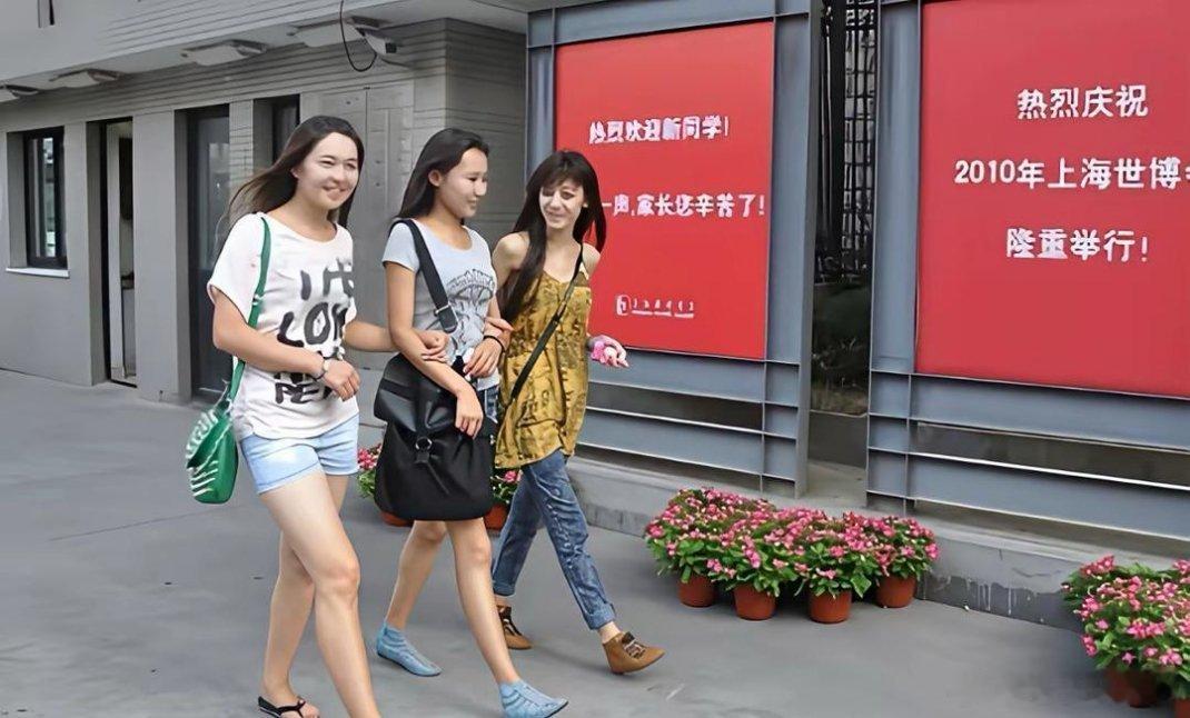 大学时期的迪丽热巴，这种在新疆颜值怎么样？