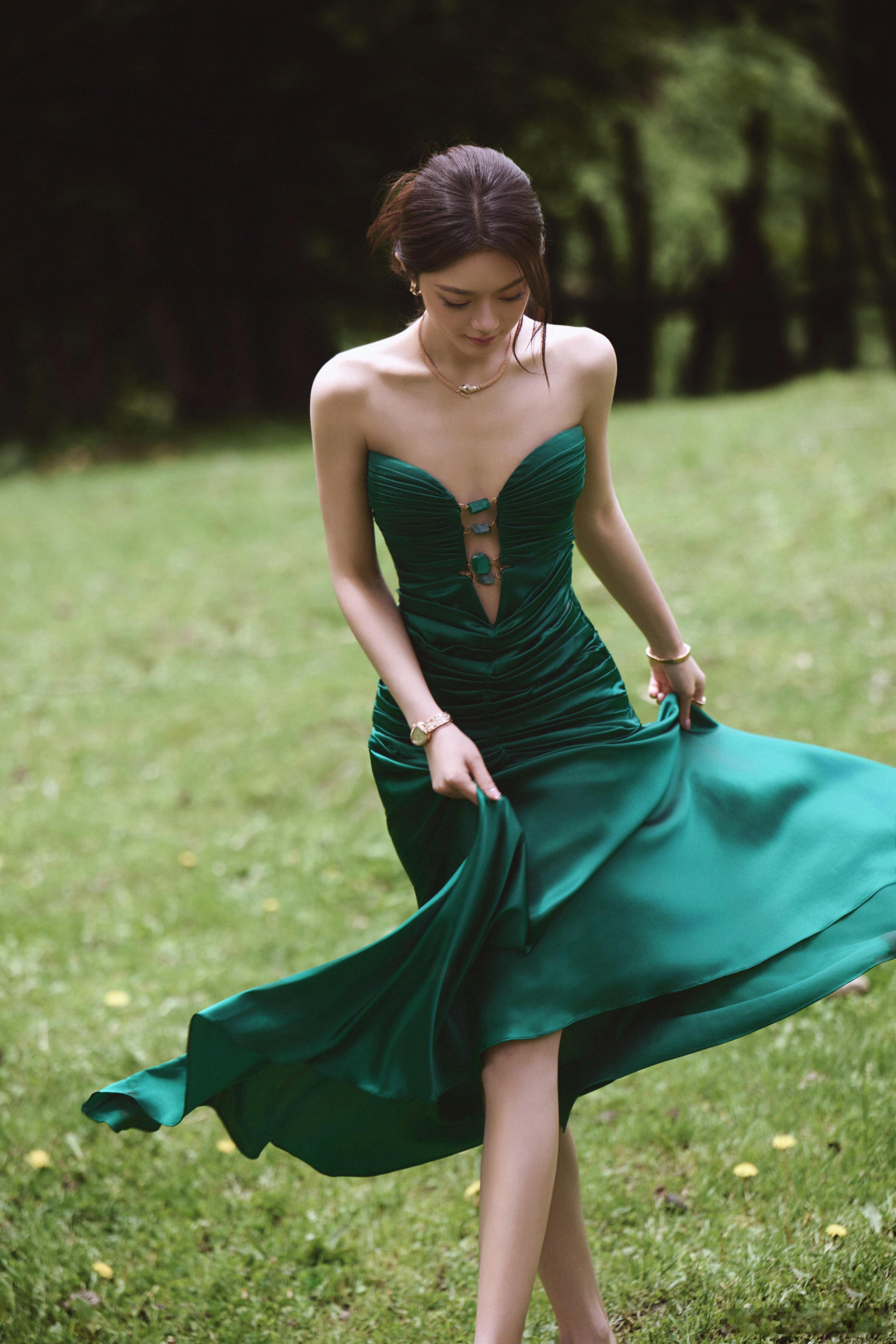 VOGUE山谷假日赵今麦今日Vogue两套造型很不一样！赵今麦VOGUE时尚盛典