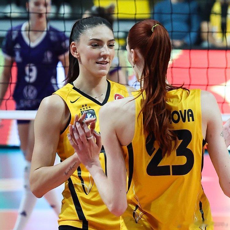 排球🎙️乔瓦尼·古德蒂谈及🇷🇺马尔科娃与🇷🇸博斯科维奇时说道：“她