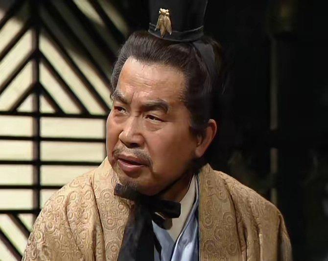 214年，毒士贾诩正在家中会客，突然得到消息谋士荀攸病逝，赶忙撵走宾客，命儿子关