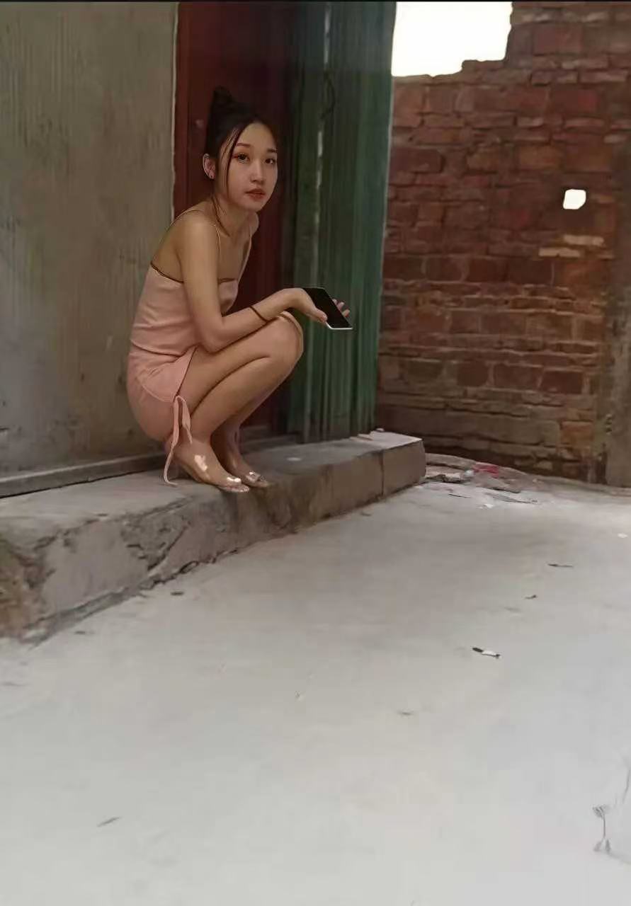 这质量你们说她配被拯救吗？