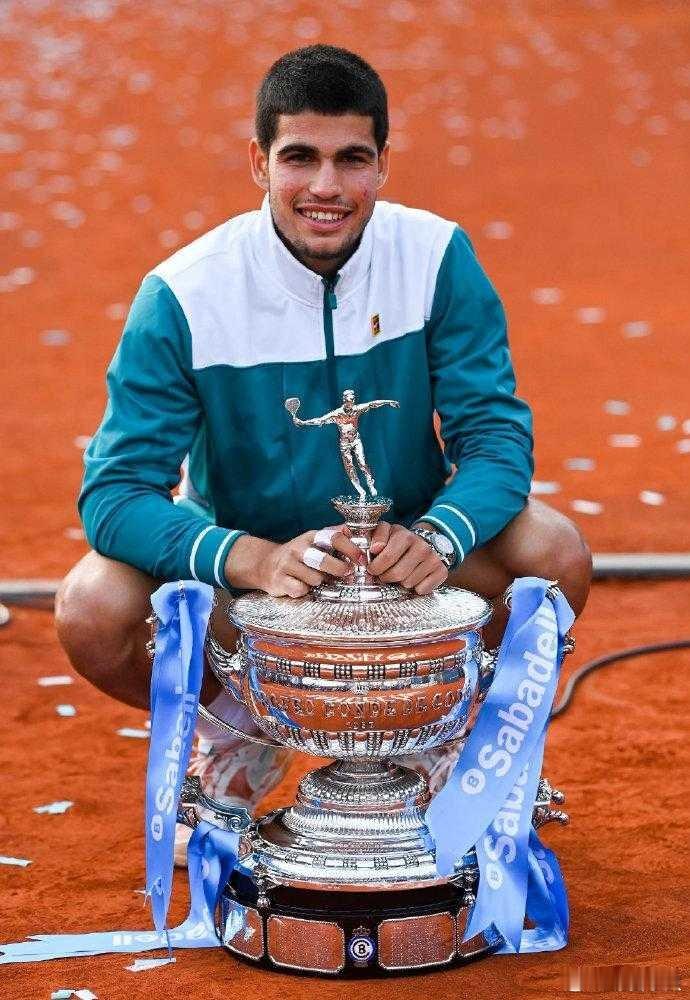 阿尔卡拉斯因伤退赛法网官宣：阿尔卡拉斯因右手腕伤势退出2026法网无缘三连冠