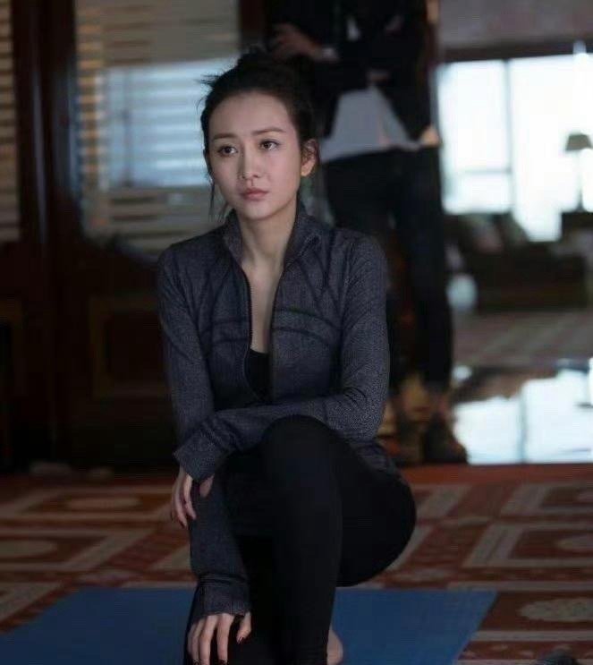 王鸥不管什么姿势都掩盖不住好身材