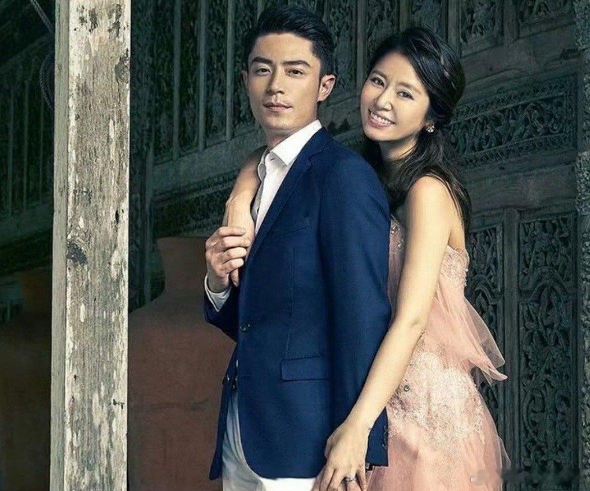 刚出道时就是花美男一枚，超绝的鼻梁和建模脸，像是从漫画里走出来一样，法拉利老了还