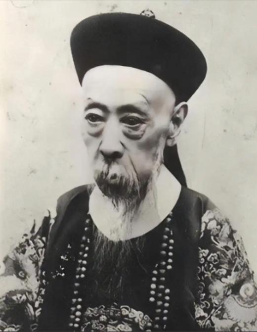 慈禧太后并不是亡国妖后？真正把大清推入深渊的，是那个表面忠厚老实、实则卖国求荣的