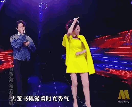 说真的闫妮在大湾区晚会的表现她自己不觉得尴尬我都替她尴尬了，真的很佩服魏大勋