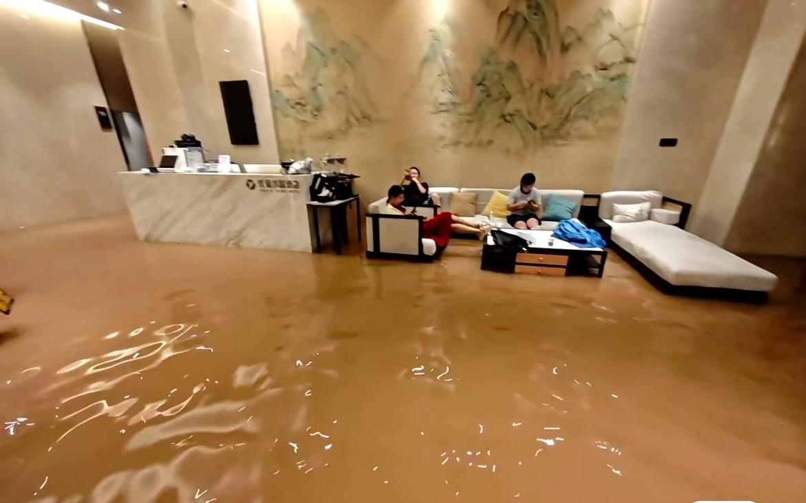 外地人和广西人对洪水的恐惧，根本不在一个档次上。外地人：哇，洪水来了，好壮观，