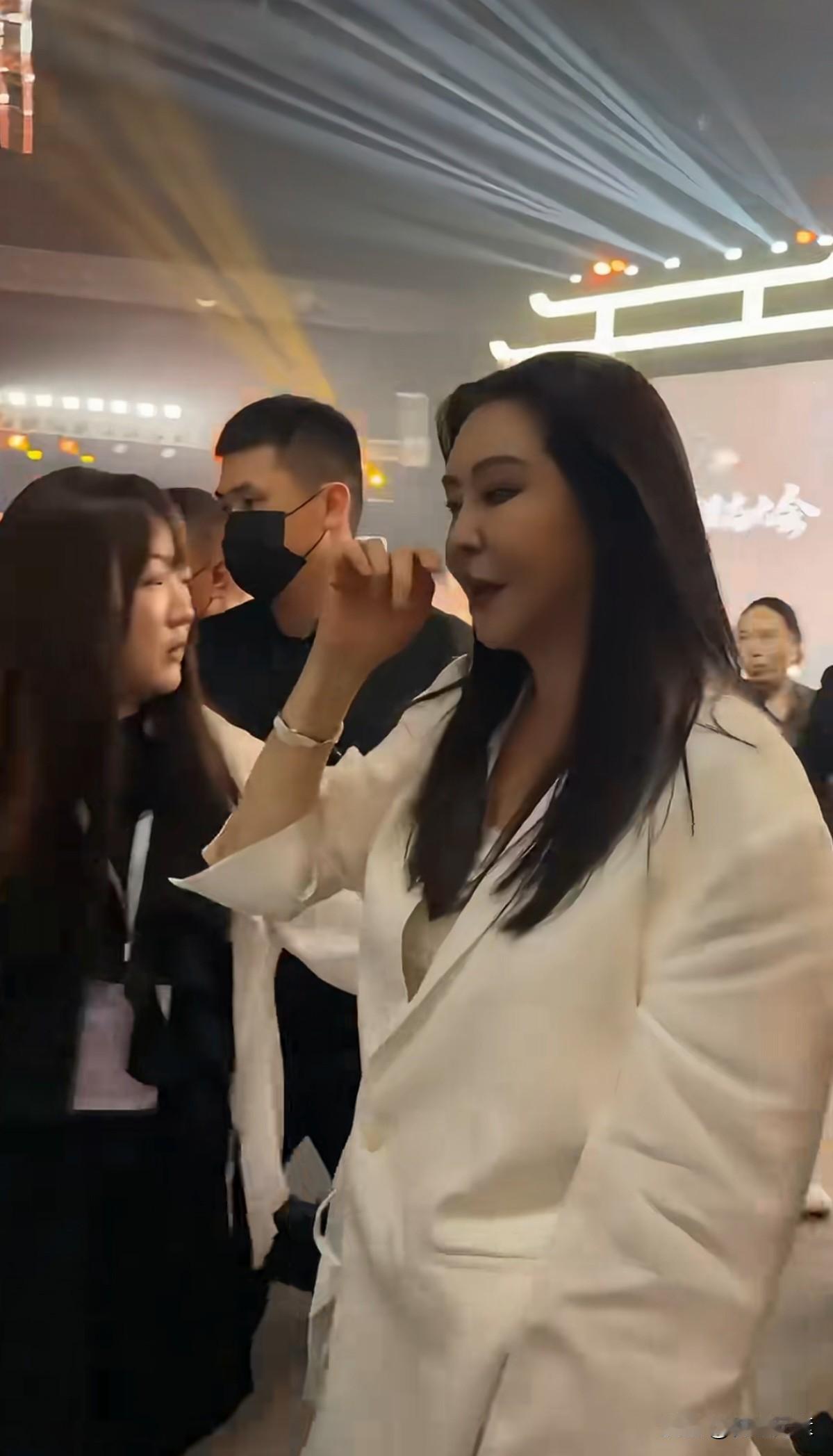 音乐才子齐秦老师前女友，曾经的影坛玉女王祖贤，想不明白为什么要复出，生活在我们的