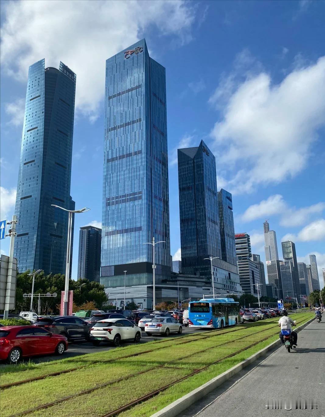告诉大家一个坏消息：南京、成都这两座千万人口的网红新一线城市，正悄然出现3大怪象