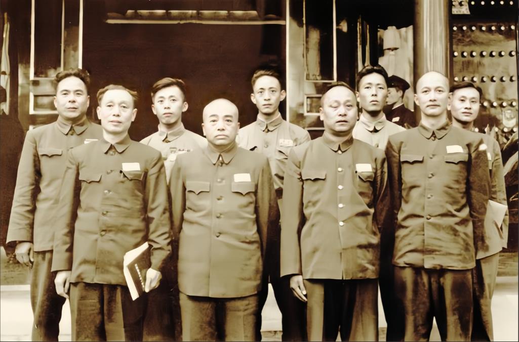 抗美援朝打了两次战役，管后勤的洪学智焦头烂额，后勤根本没法弄，他倒是挺羡慕韩先楚