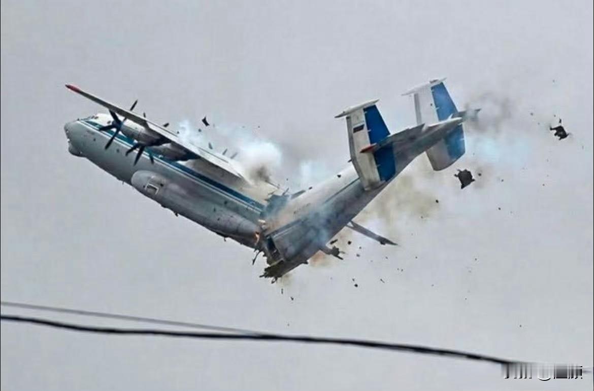 空中解体……俄罗斯最后一架适航的安-22“安泰”重型运输机在维修后的试飞中突发解