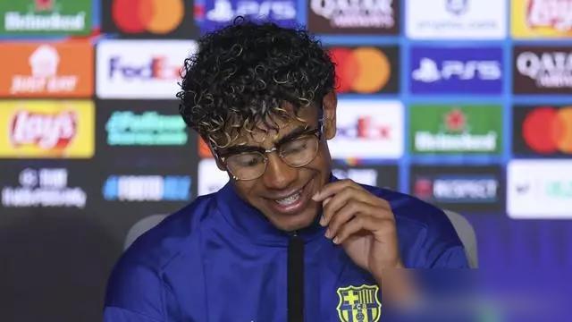 一张红牌，一分钟丢球，两球落后，巴萨次回合还没踢，西蒙尼已经把剧本写好了。你