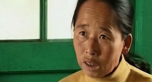 1995年，一名吉林农妇救了一条毒蛇，但屡次放生都以失败告终，毒蛇总能回到家门口