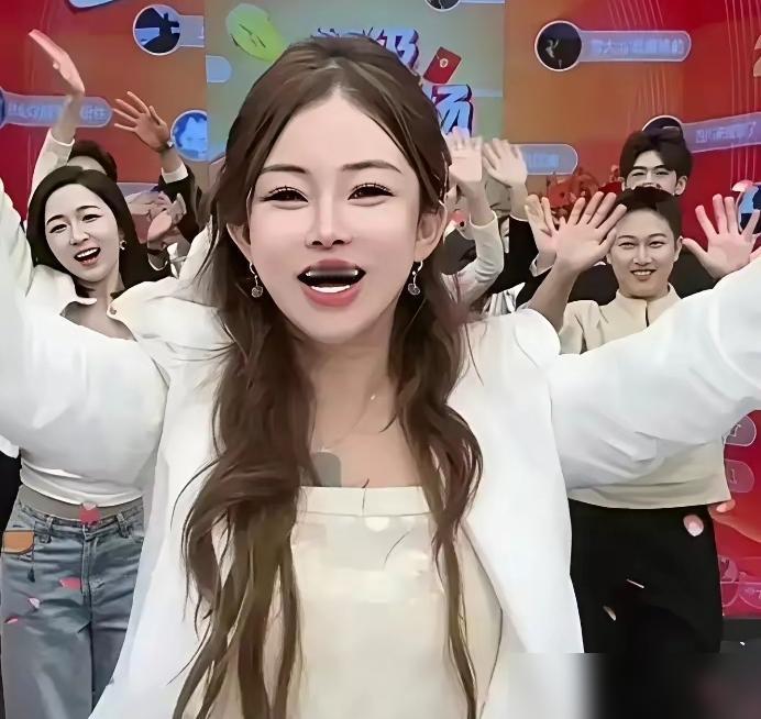 凭借着价格亲民到超市七折的榴莲车厘子，搭配坏果包赔的贴心保障、48小时闪电发货的