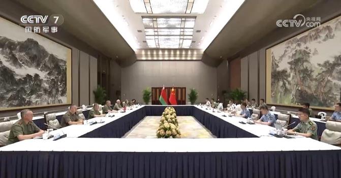 和中方防长谈完，巴铁防长当着全球宣布一件事，现场印度媒体彻底懵了在上合组织各