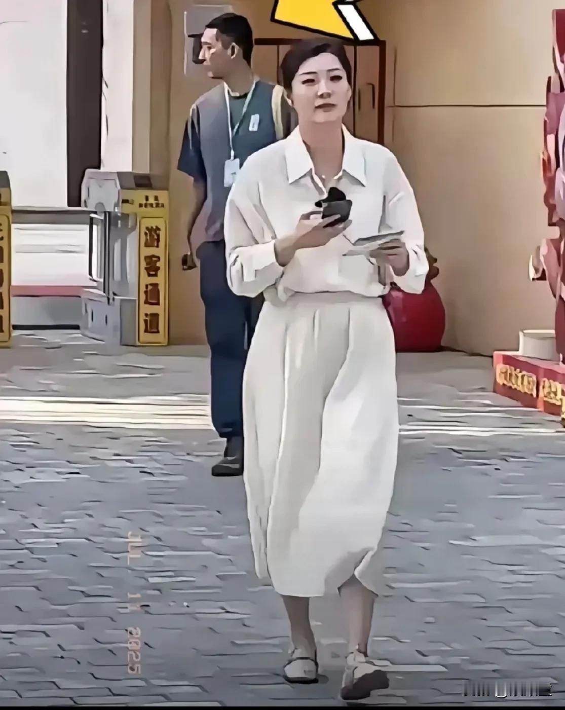 董宇辉这样的领导绝对没有第二个！在经济形式不好的状况下，他在西安开了兰知春序，