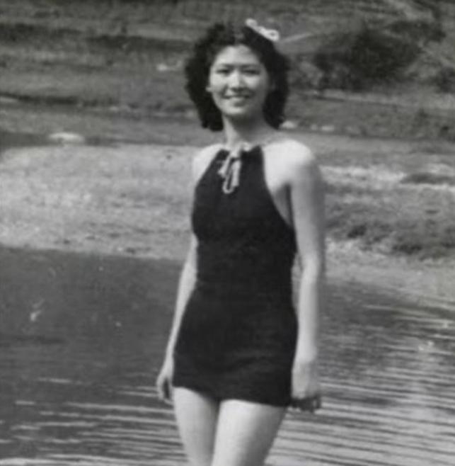 1914年，31岁的阎锡山，娶了14岁的小妾，洞房之夜，阎锡山对小妾说：“你躺下