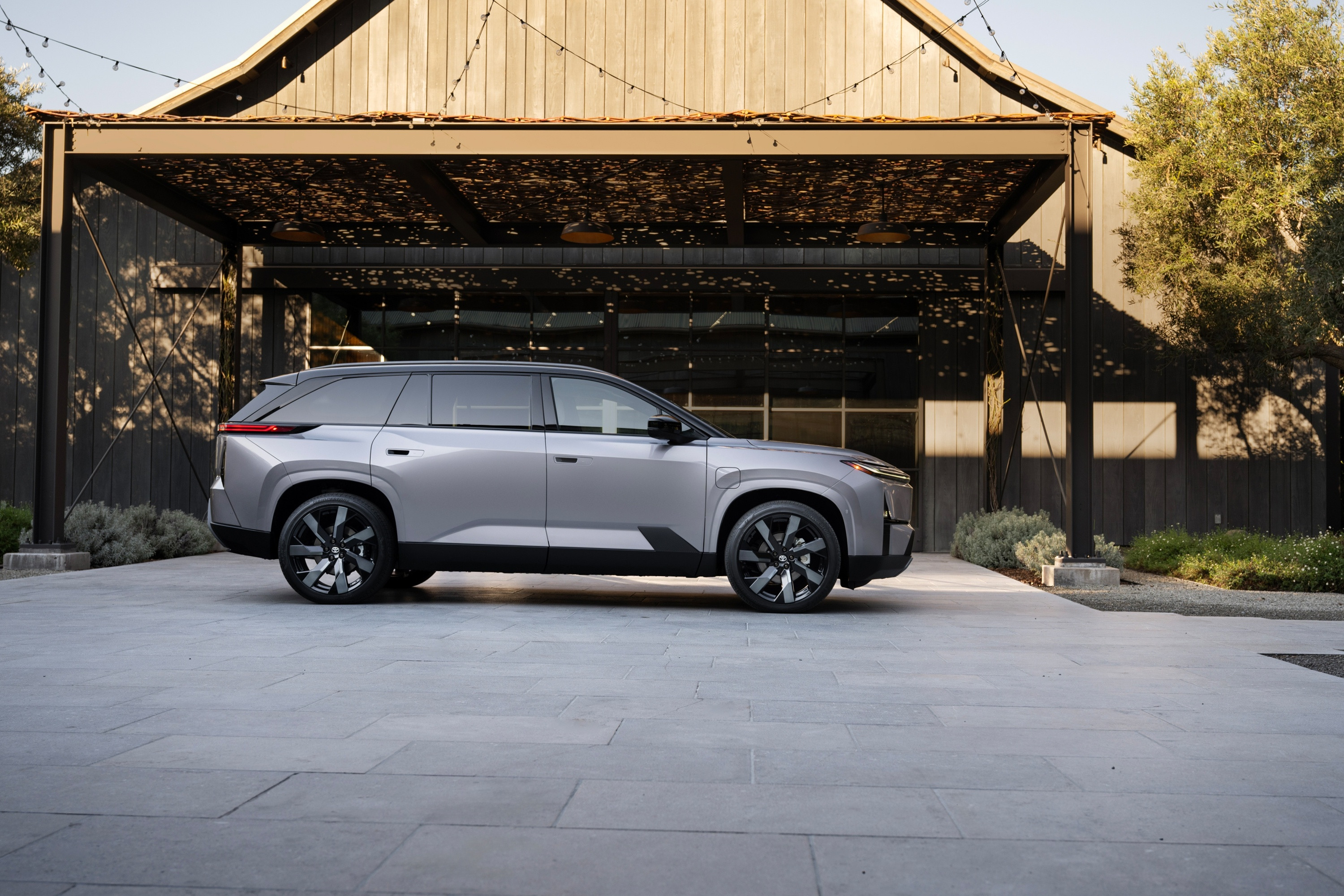 丰田新一代汉兰达北美首发，但这次是台电车~本次发布的全新汉兰达的第五代车型，基于