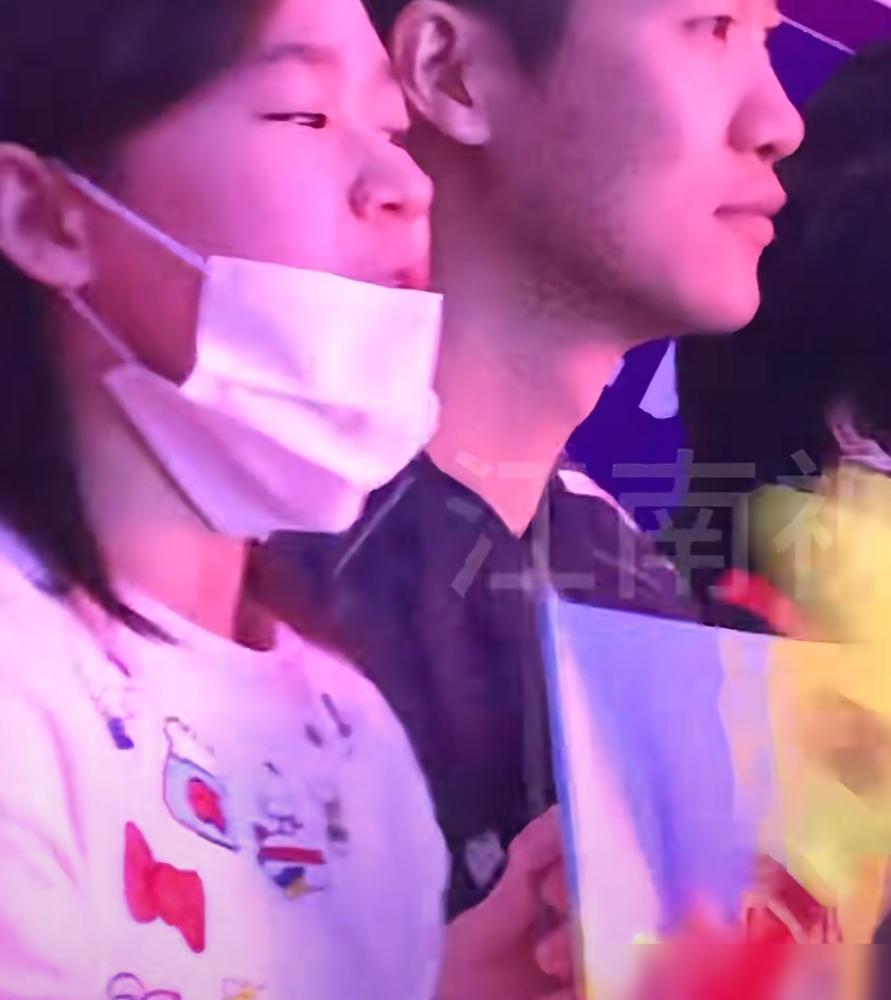 全红婵最新消息​2025年11月18日，全红婵昨天从北京回来广州，昨天去医院