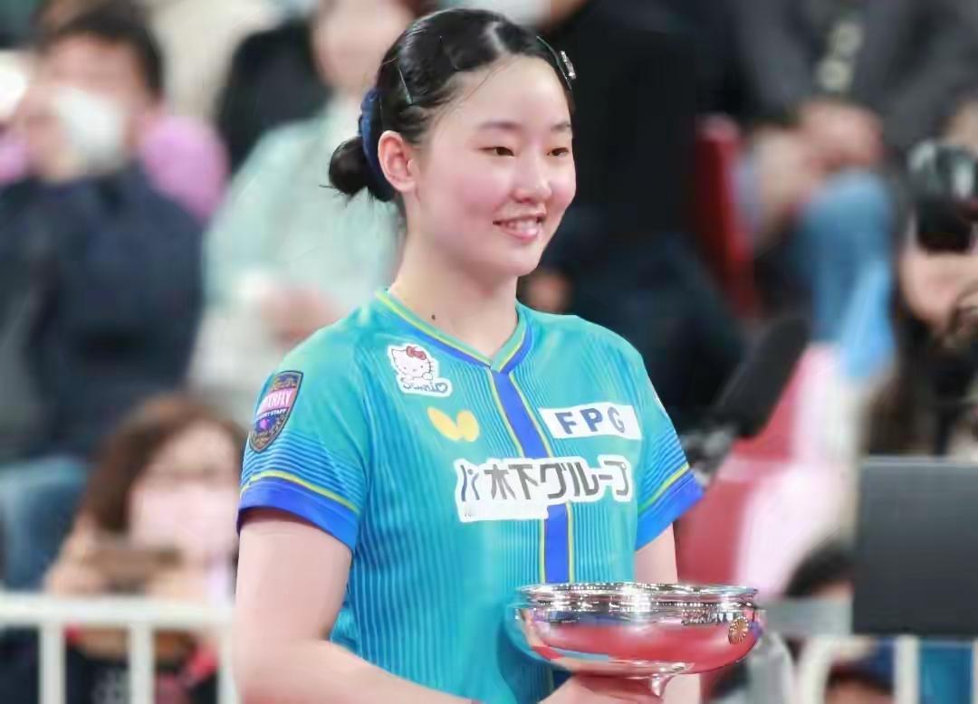 张本美和狂揽四冠，创造新纪录！这个小姑娘了不起！日本17岁的新星张本美和在全日锦