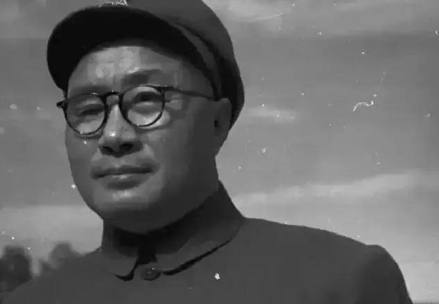 1949年新中国成立后，毛主席想让刘伯承担任总参谋长，但是，刘伯承婉拒了，说：“