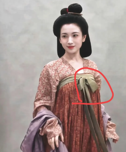一觉醒来，吃了一个大瓜！原来《长安的荔枝》中的女一号原本是李善德的妻子。原