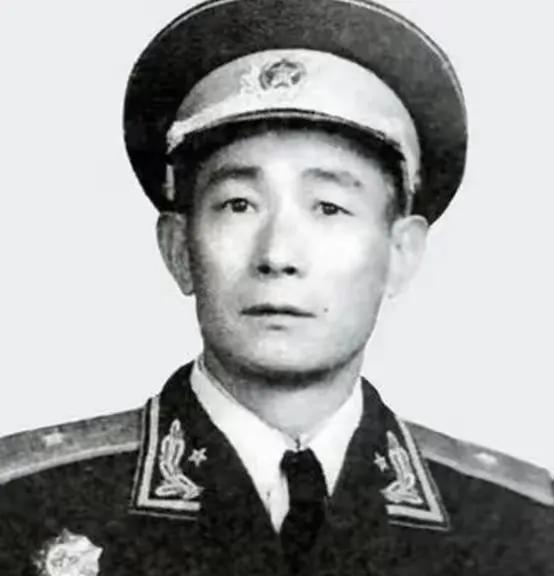 1938年山西祁县沦陷后，汉奸横行，陈赓大怒：