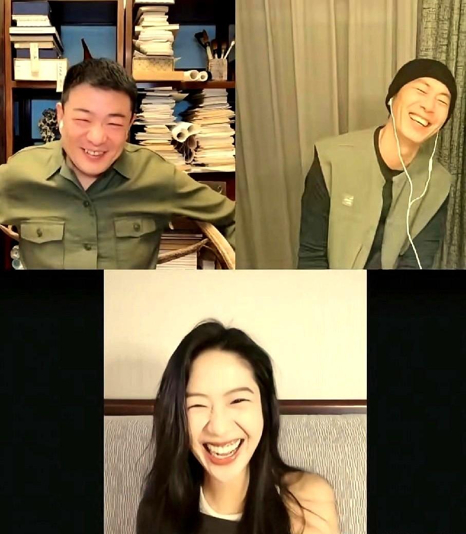 朱亚文的耳机，把导演都整不会了。2023年12月中旬一场新剧直播，朱亚文和导