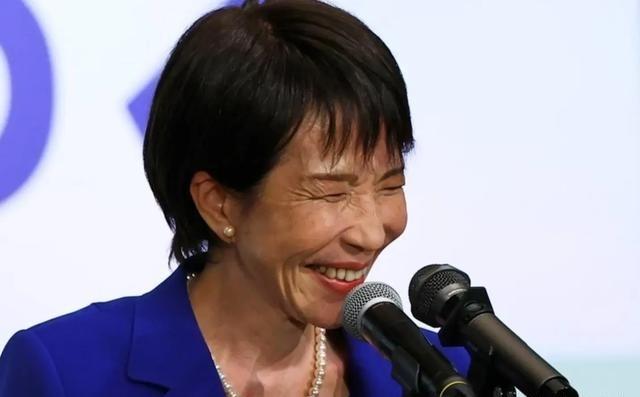 西方急得像热锅上的蚂蚁，但不是怕中国，是怕高市早苗！很多人以为西方“怂了”，是怕