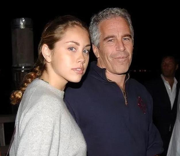 爱泼斯坦到底是啥角色，为何如此多权贵名流愿与他来往？其实，他并非单纯的皮条客，而