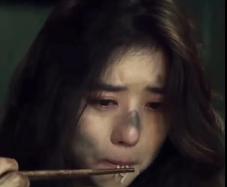 我问我女朋友对于李凯馨你怎么看？我女朋友说，她有一点非常不符合常规，还有你知